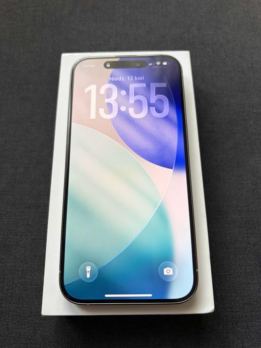 Apple iPhone 15 Pro 128GB Tytan Biały | Stan bardzo dobry | Oryginalny | Etui Spigen MagSafe