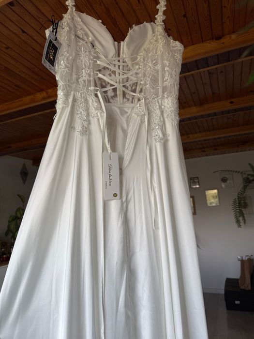 Suknia ślubna gorsetowa