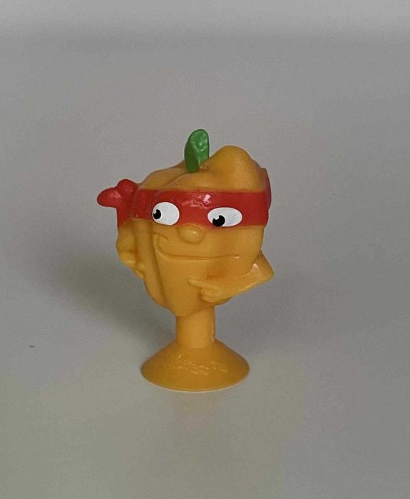 Unikatowe figurki, zabawki owoce i warzywa