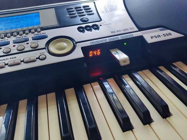 Синтезатор Yamaha PSR 550-USB (продается самовывозом)