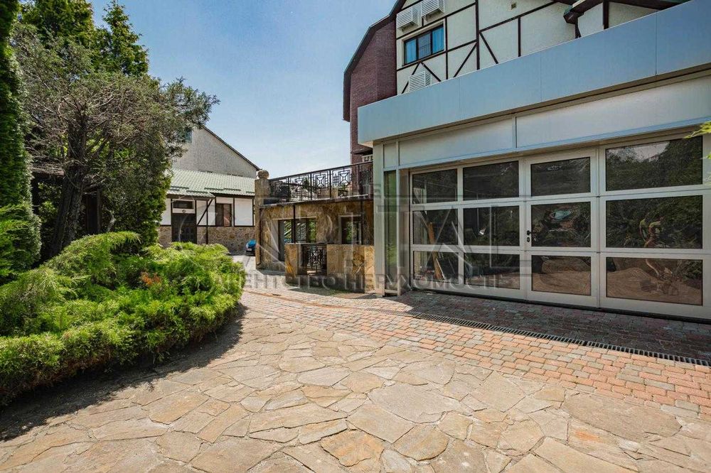 Оренда автономного будинку Козин 600 м2 3 пов, гараж, басейни, генерат