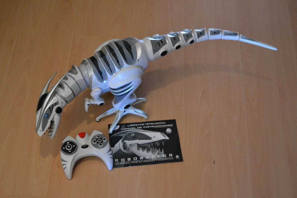 Dinossauro robot com comando à distância