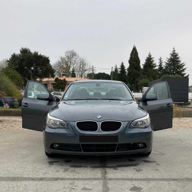 Bmw E60 525d caixa automática.