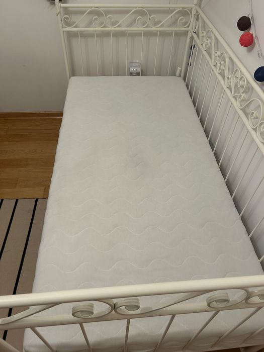 Łóżko metalowe biale