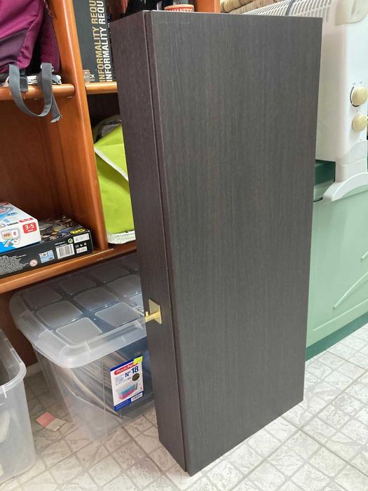 Armário de parede madeira escura estreito, para fixar na parede