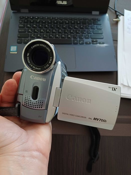 Видеокамера Canon MV700i или на запчасти