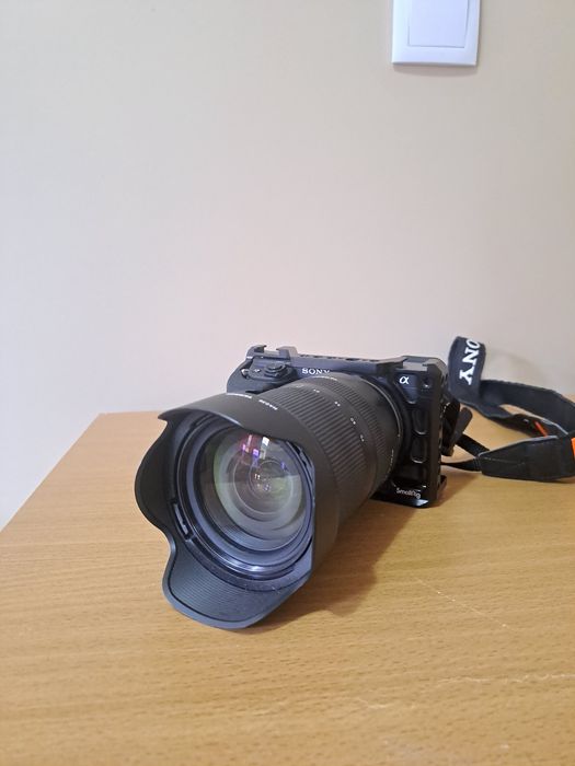 Sony A6400 + Lente 17-70 mm