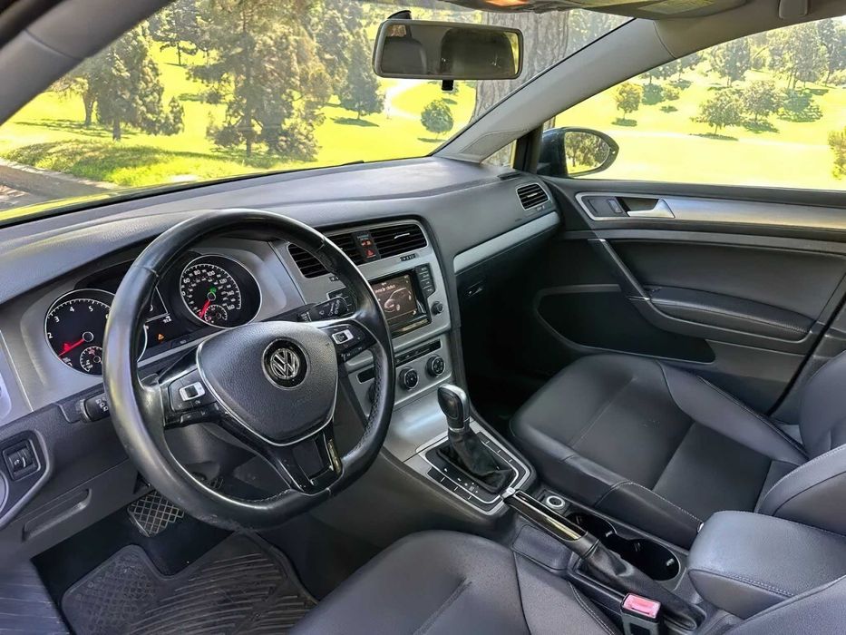 Volkswagen Golf      2015