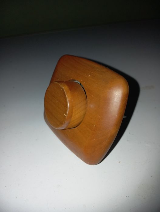 Interruptor/comutador em madeira, com regulador de intensidade