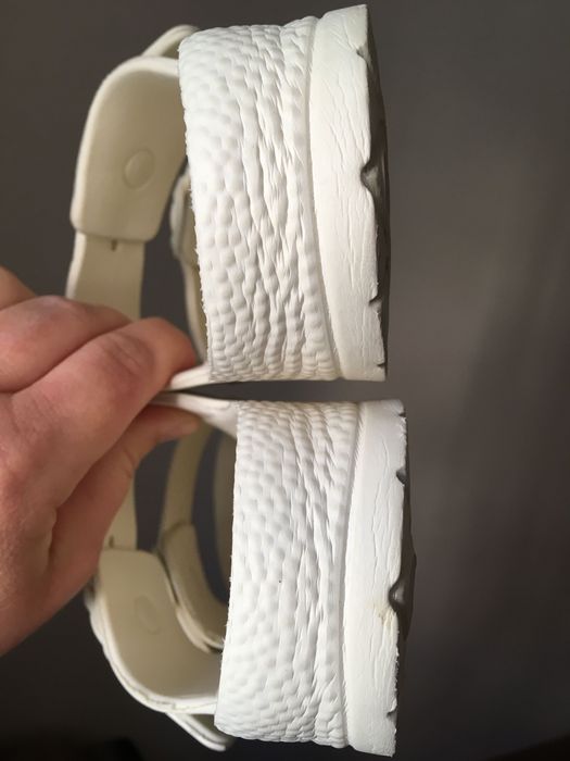 Пляжные тапочки.