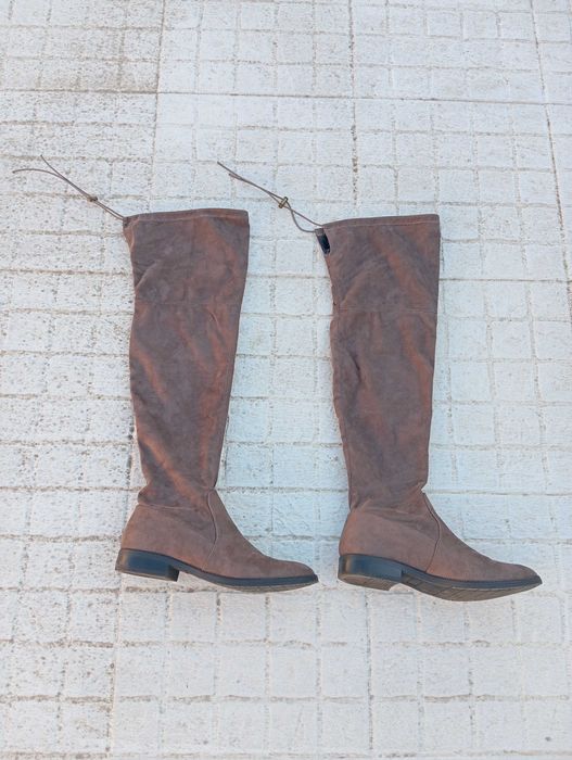 Botas altas castanhas com elástico