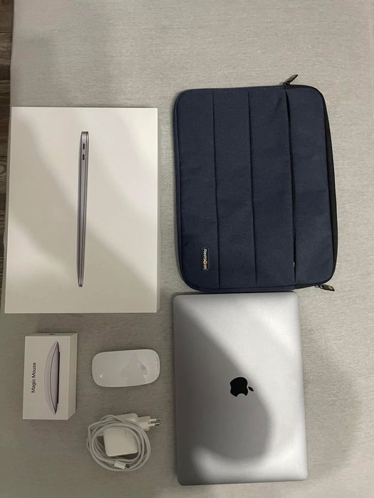 Macbook Air 2020 M1とMagic Mouse Macbook Air 2020 M1とMagic Mouse