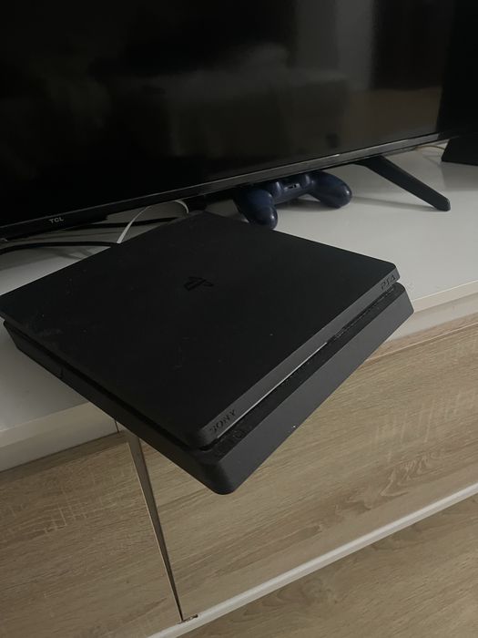 PS4 Slim + 2 Controles Originais – Excelente Estado