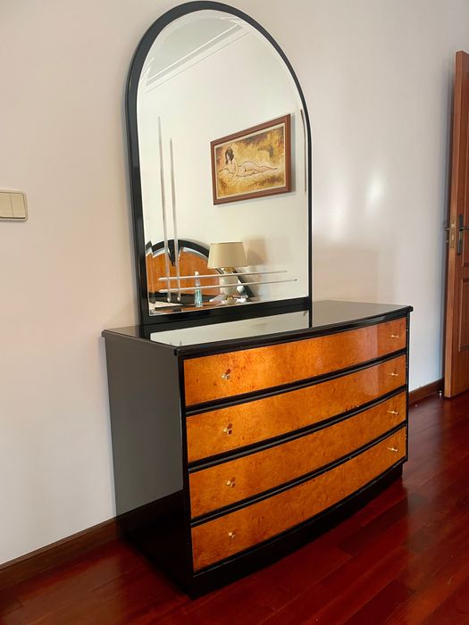 Cómoda de quarto lacado preto e madeira + espelho