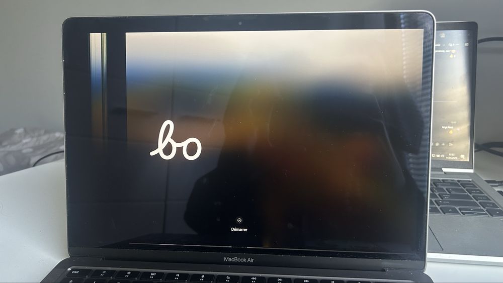 MacBook Air 13” 2020 - uszkodzona matryca