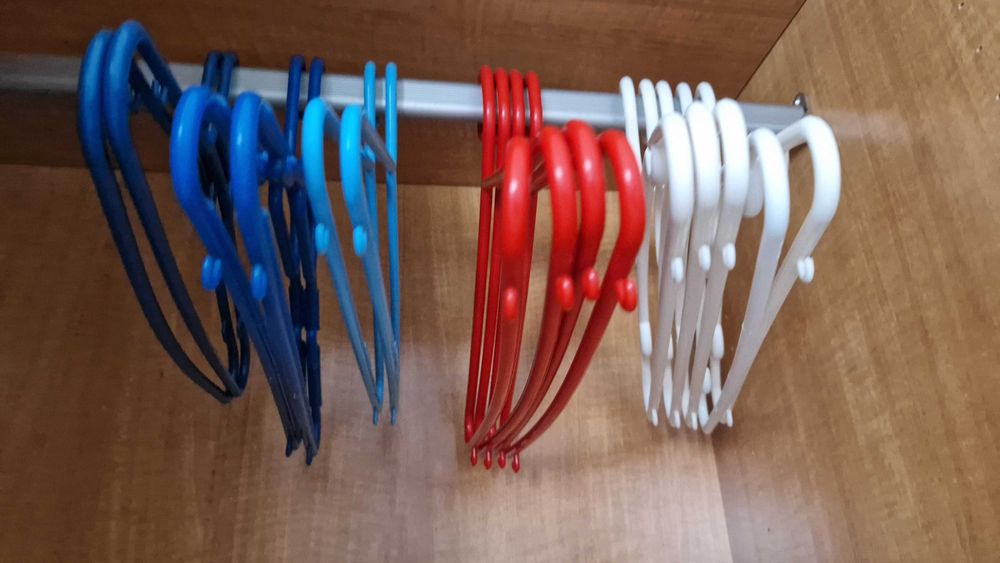 Conjunto 14 cabides multi cor em plastico