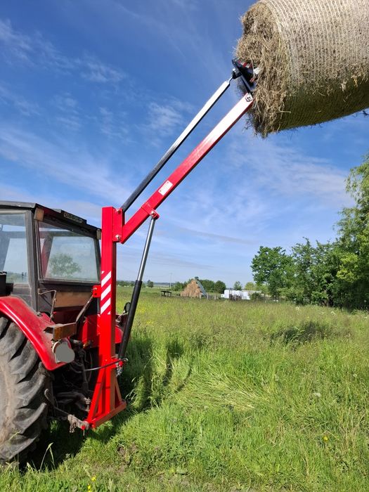 Na tył ciągnika hydrauliczny ładowacz do bel