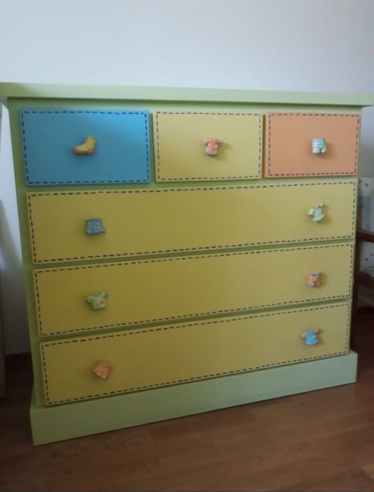 Mobília quarto criança 2 camas/cómoda/mesinha cabeceira pintada à mão
