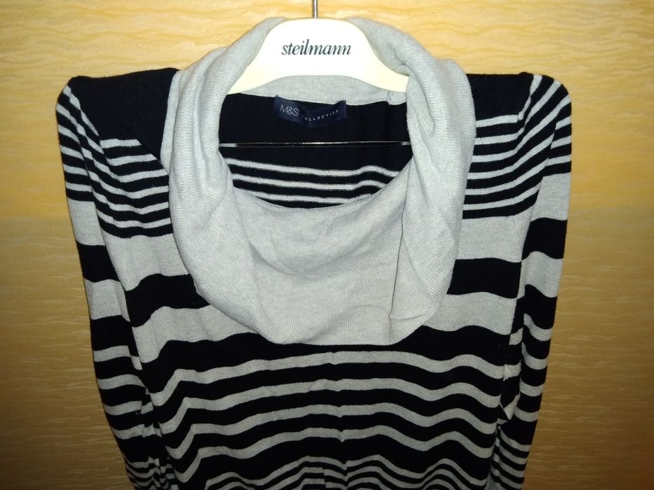 Bluzka M&S z ozdobnym golfem