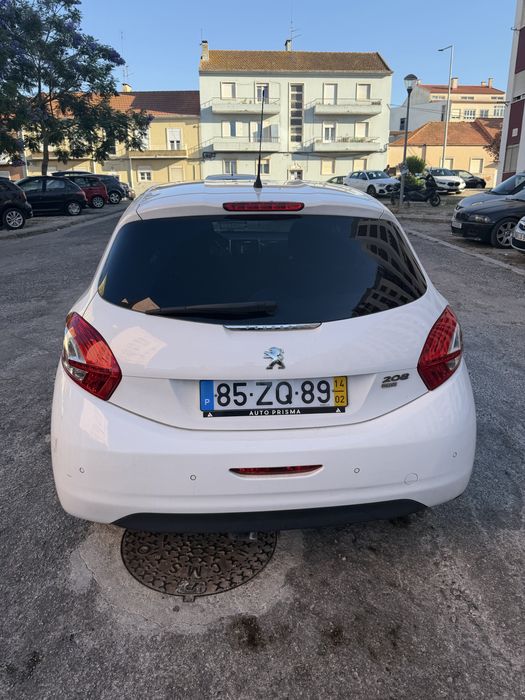 Peugeot 208 1.6 BlueHDI 92cv (2014) – Excelente Estado, Muito Económico