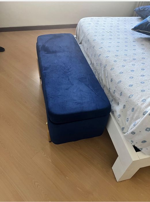 Banqueta azul e dourada