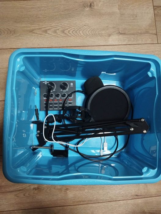 Zestaw mikrofonu z stacja