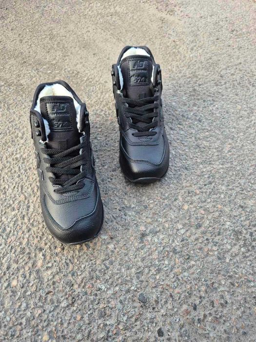 Розпродаж Кросівки жіночі New Balance 574 чорні зими