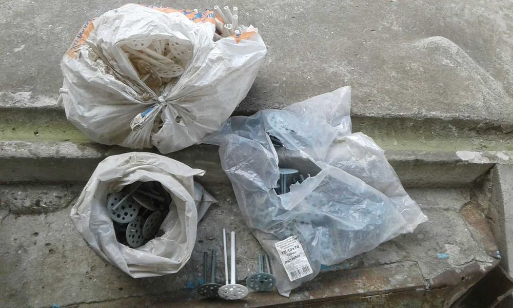 Дюбели для крепления пенопласта. ( Парашюты )