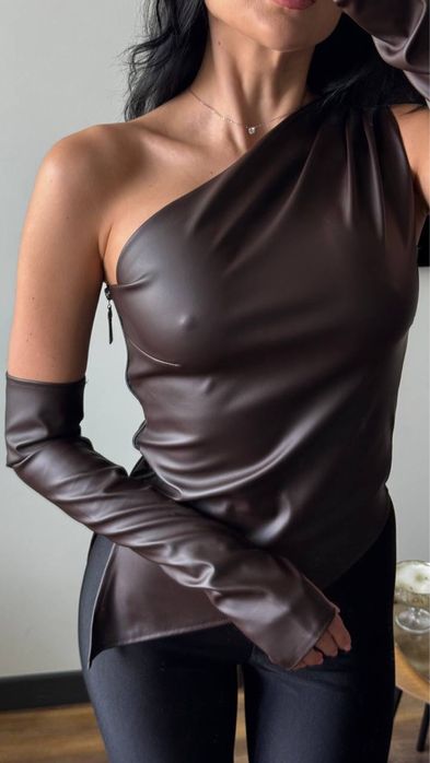 Крутий шкіряний топ з рукавичками