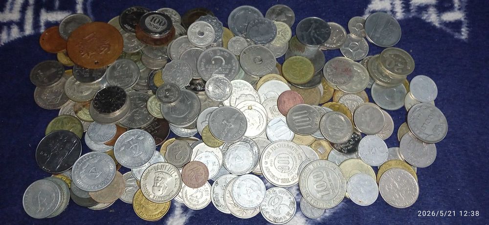 Монети різних краін все одним лотом