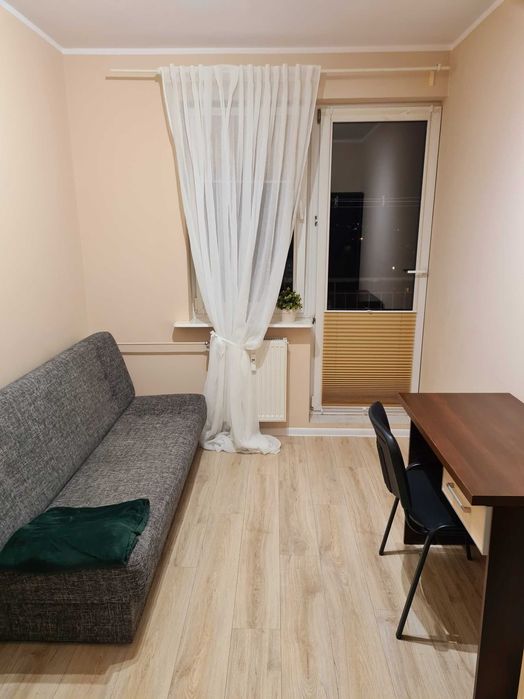 Pokój 11 m2 z balkonem os. Śmiałego 3. Całość opłat 1000 zł.