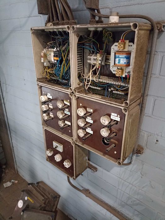 Elektryk – Awarie, Smart Dom, Bramy, Instalacje, AGD, Maszyny