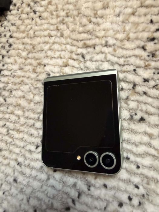 Samsung z flip 6 256GB 12 ram