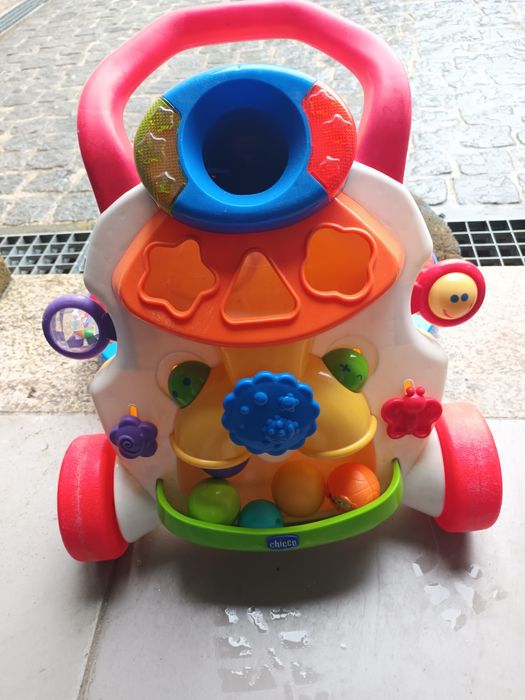 Andarilho chicco "primeiros passos musicais"