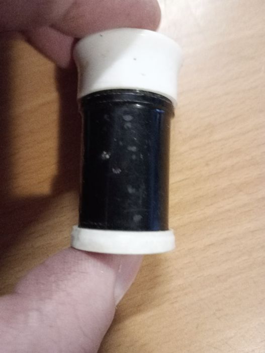 Kolekcjonerski pojemnik po wodzie kolońskiej