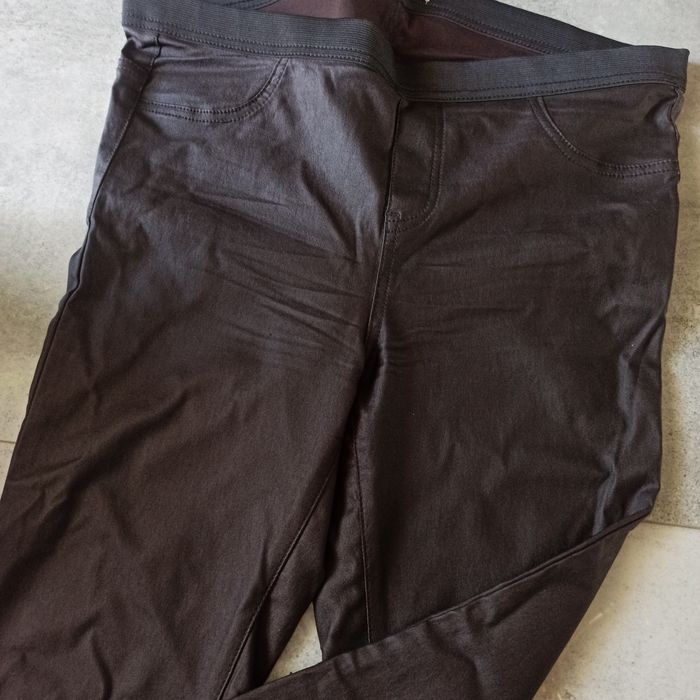 Brązowe woskowane legginsy rozmiar 42