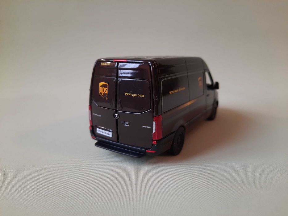 Mercedes-Benz Sprinter "UPS", масштаб 1/48