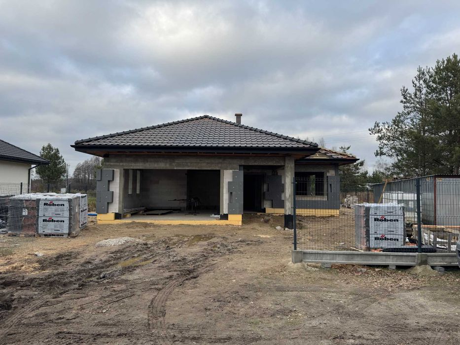 Wolnostojący parterowy z dużym garażem oraz tarasem 600 m Las