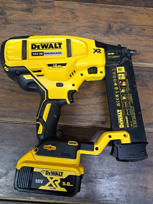 Dewalt DCN680 Gwozdziarka z bateria 5ah