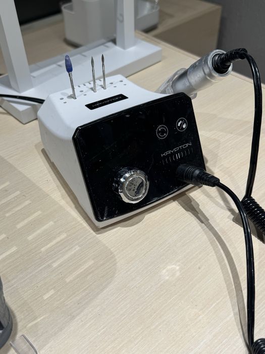 Продаю залишки матеріалів для манікюру