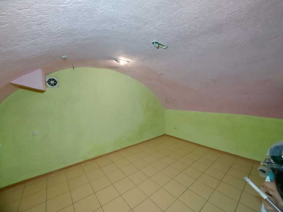 Продається приміщення комерційного призначення...