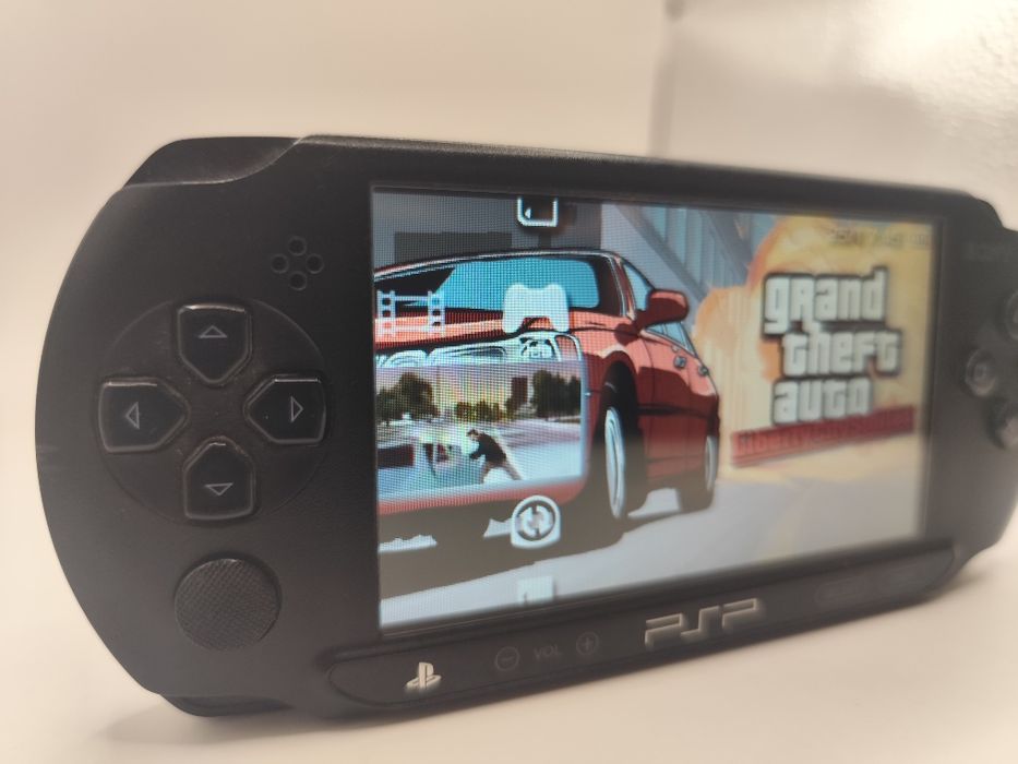Pack Consola Sony PSP Street (E1004) + GTA Liberty City + Memory Stick 8GB