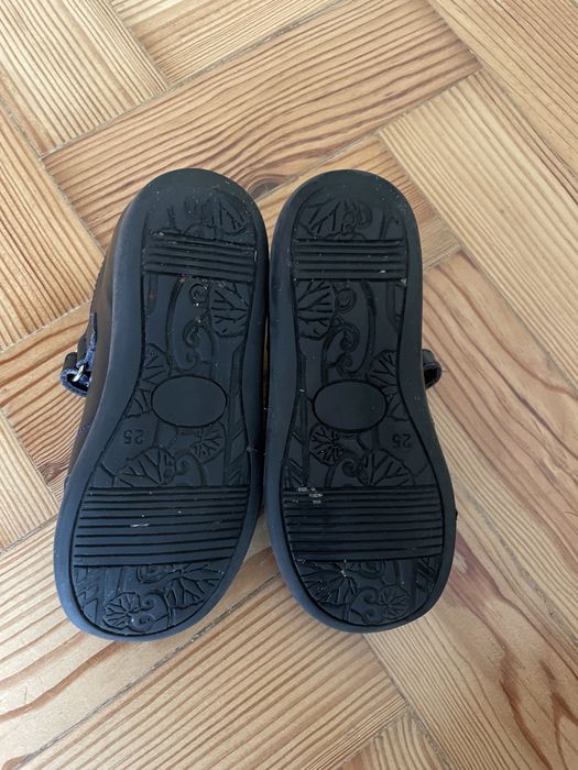 Sapatos clássicos de menina ots 25