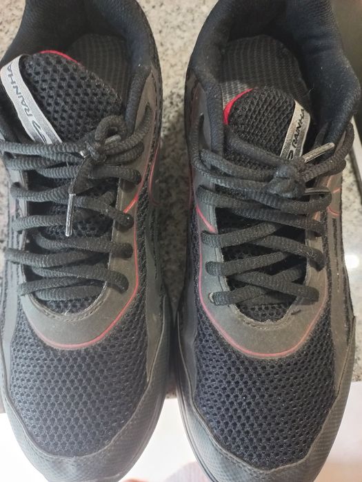 Sapatilhas pretas número 42/43