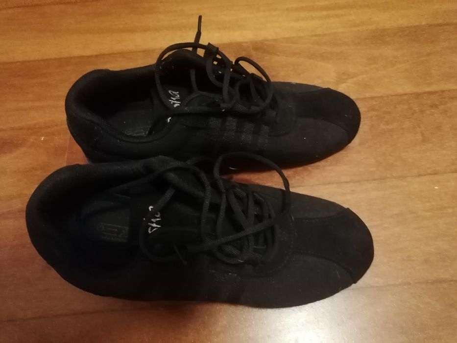 Vendo sapatos para dança