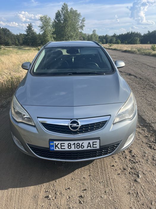Продам авто OPEL ASTRA J SPORT TOUR 2010 год!!!