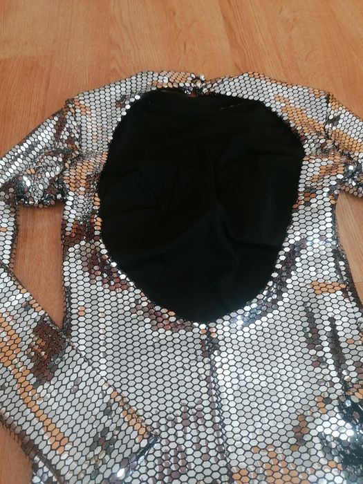 Vestido brilhante e camisola de brilhos