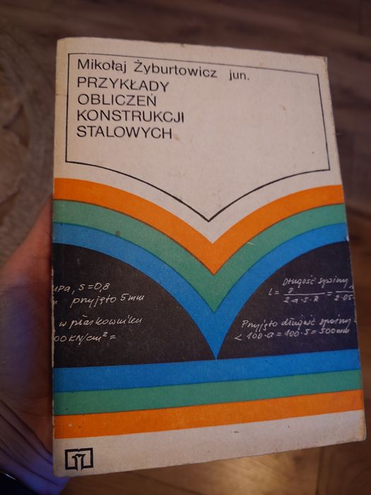 Przykłady obliczeń konstrukcji stalowych