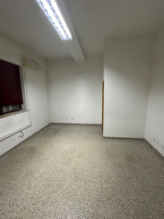 Loja para arrendar junto ao Continente -Vale das flores Coimbra