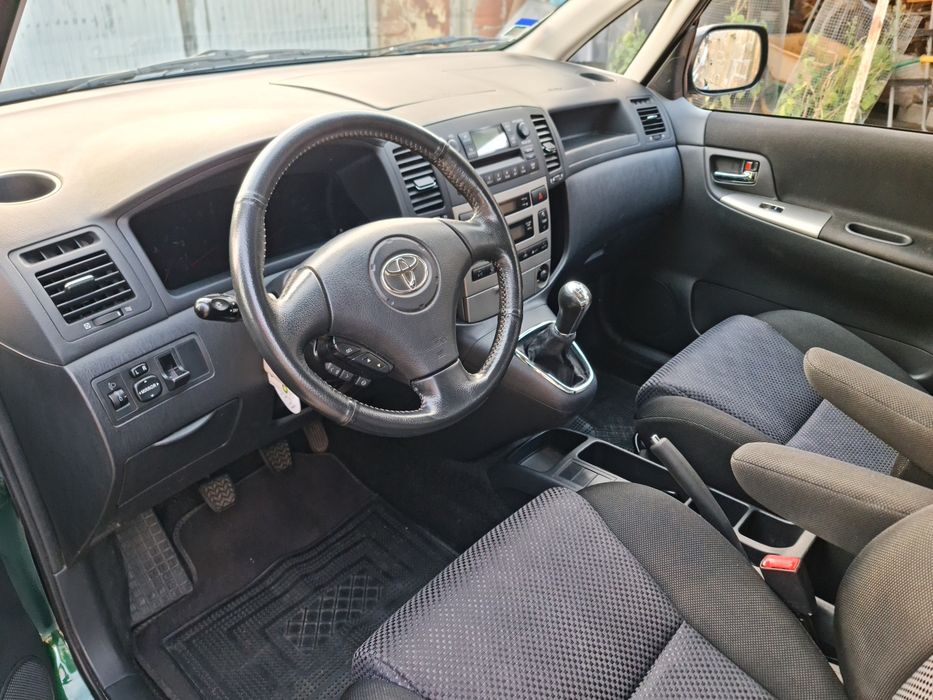 Toyota corolla verso (120.000kms)